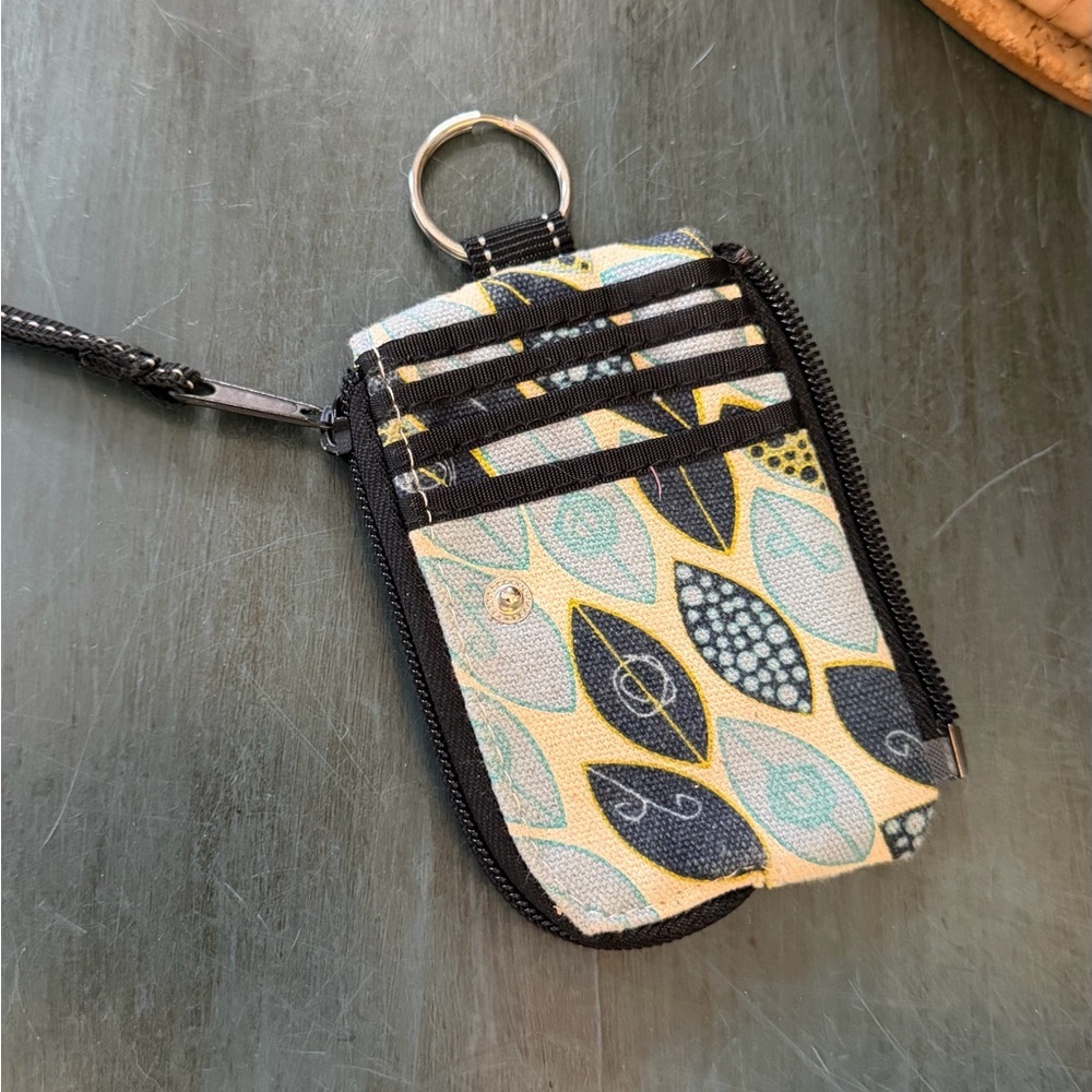 Kavu Big Spender zippy  trim-fold wallet with leaf pattern. Snap closure - Picture 3 of 16